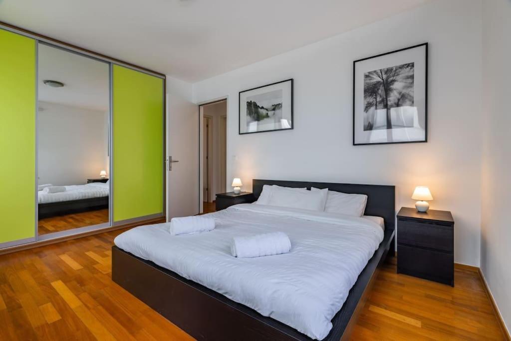 Modern Spacious Flat With A Terrace And A Parking Prága Kültér fotó