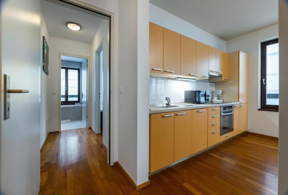 Modern Spacious Flat With A Terrace And A Parking Prága Kültér fotó