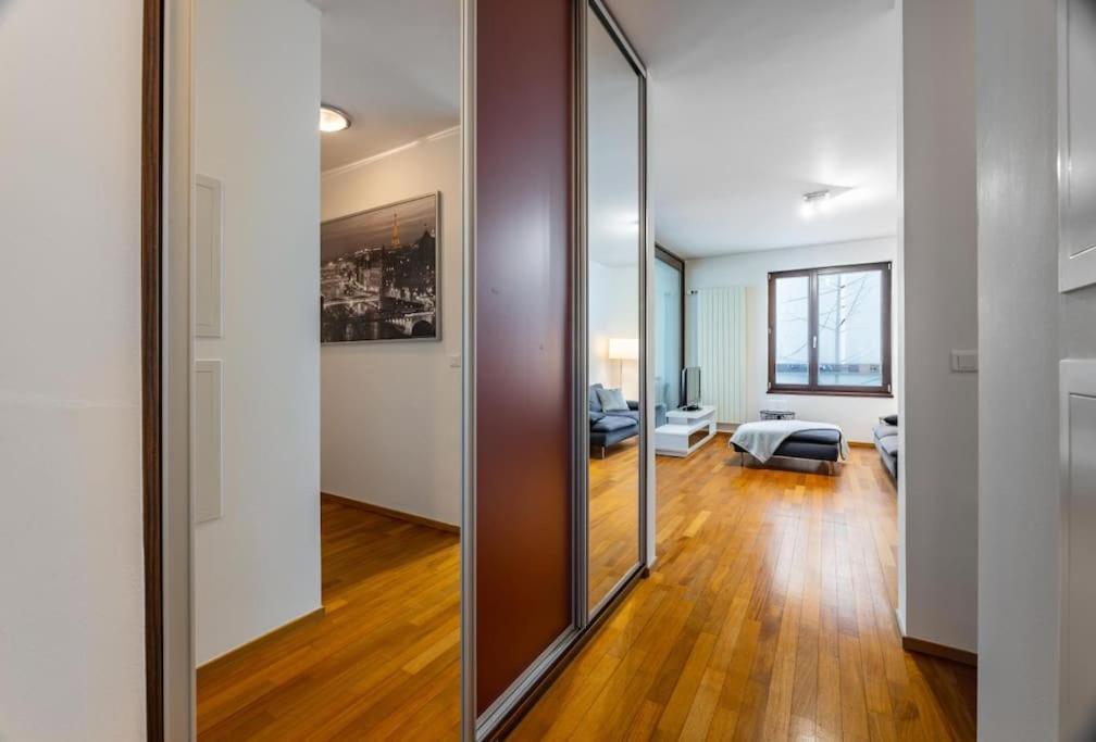 Modern Spacious Flat With A Terrace And A Parking Prága Kültér fotó