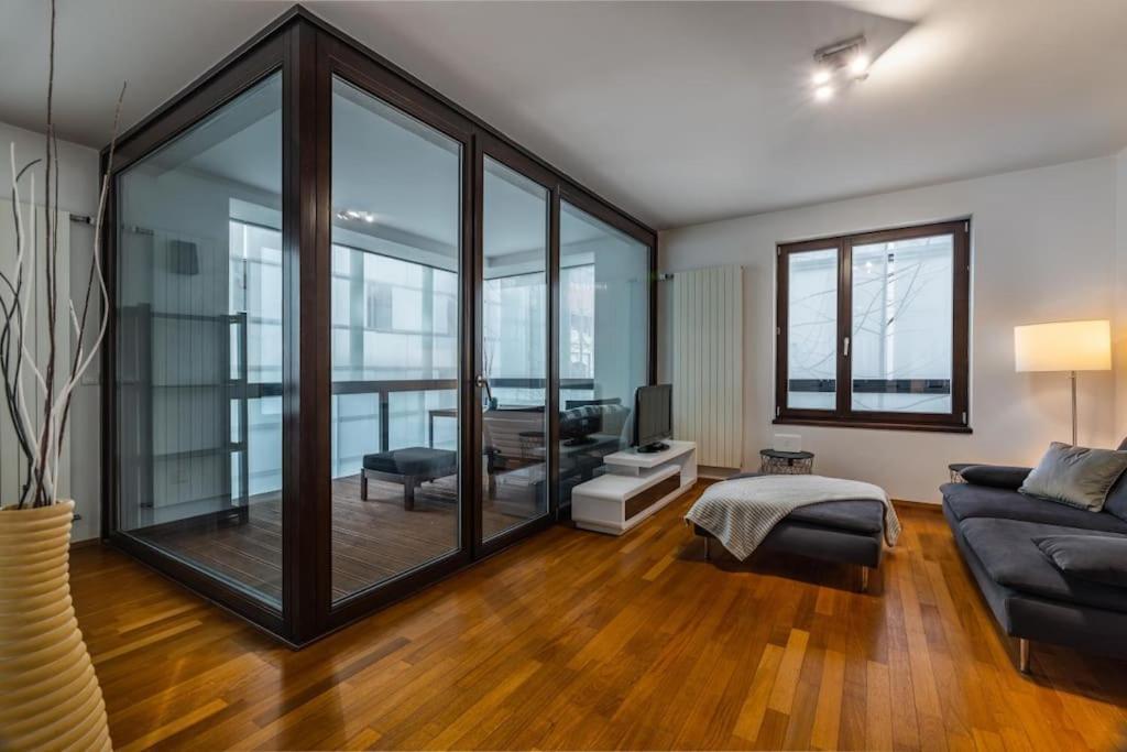 Modern Spacious Flat With A Terrace And A Parking Prága Kültér fotó