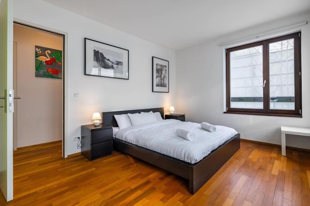 Modern Spacious Flat With A Terrace And A Parking Prága Kültér fotó
