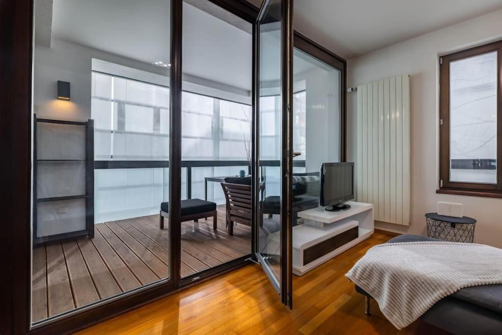 Modern Spacious Flat With A Terrace And A Parking Prága Kültér fotó
