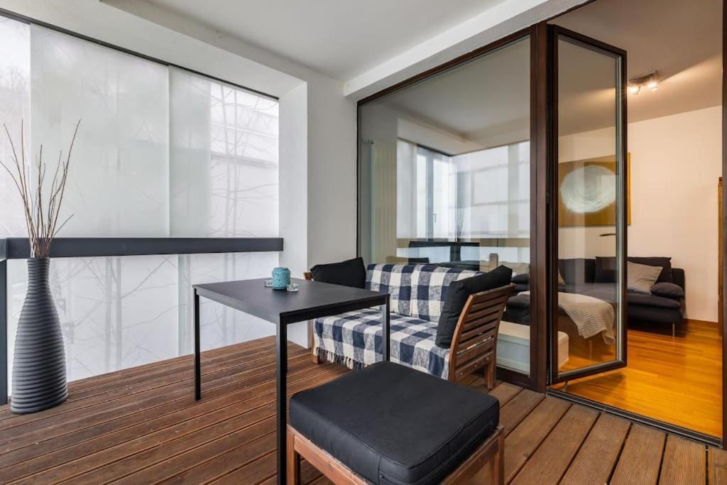 Modern Spacious Flat With A Terrace And A Parking Prága Kültér fotó
