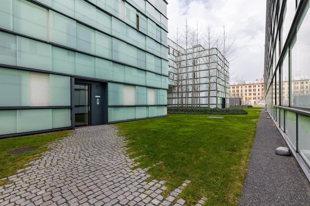 Modern Spacious Flat With A Terrace And A Parking Prága Kültér fotó