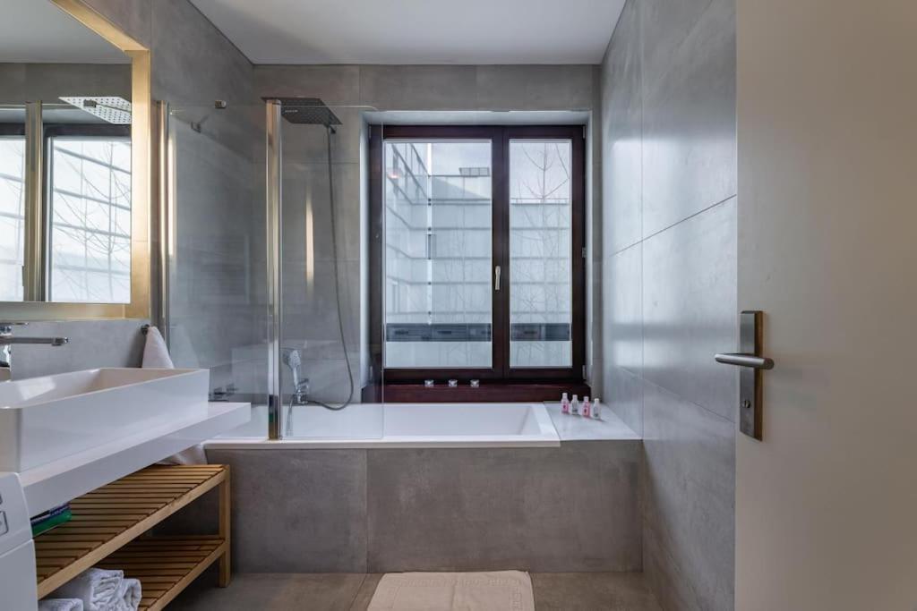 Modern Spacious Flat With A Terrace And A Parking Prága Kültér fotó