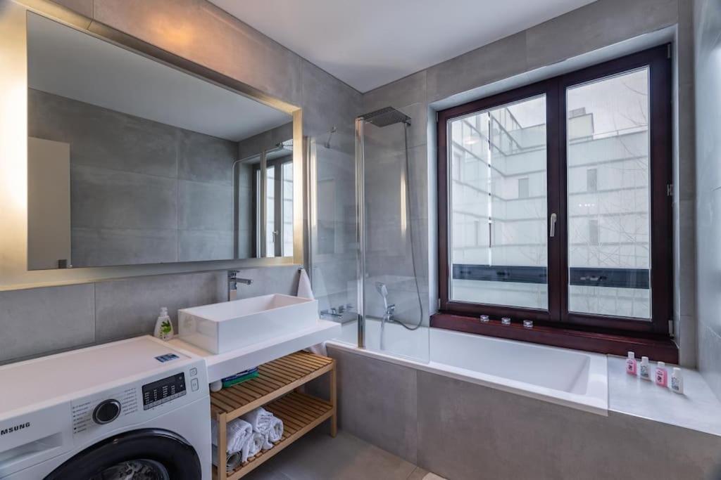 Modern Spacious Flat With A Terrace And A Parking Prága Kültér fotó