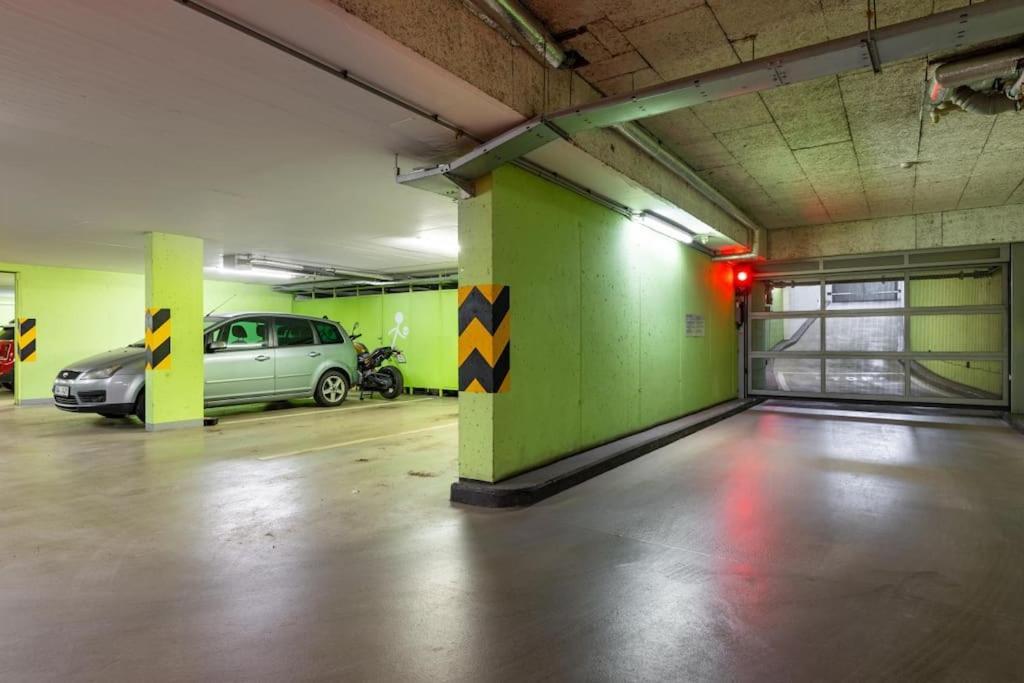 Modern Spacious Flat With A Terrace And A Parking Prága Kültér fotó